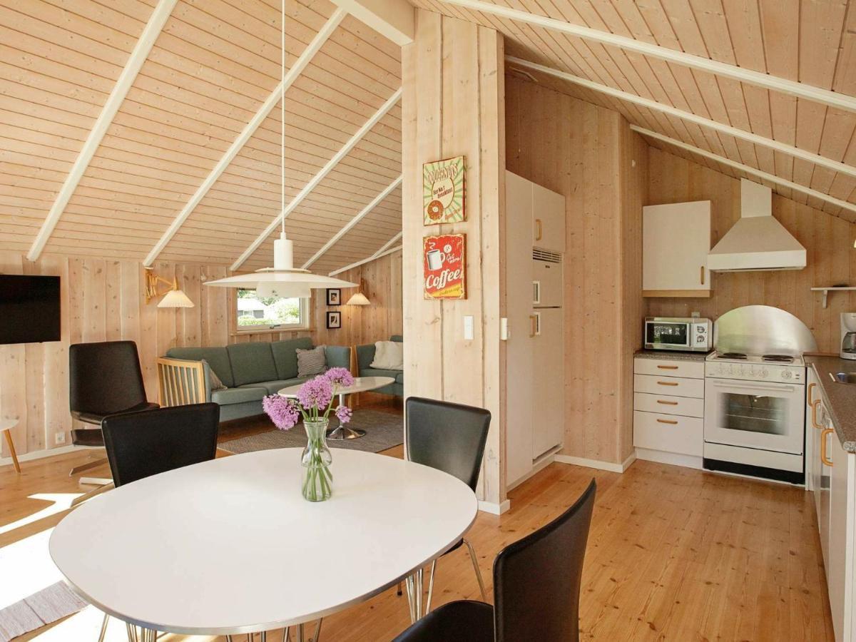 5 Person Holiday Home In Esbjerg V Kamer foto